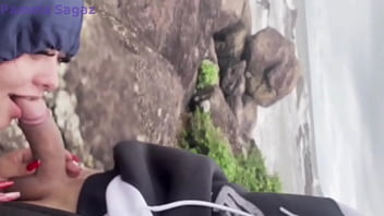 Fodendo com novinho na praia safado cheio de tesão ja colocou eu pra mamar aquela rola gostosa