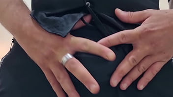 Te lo metto in bocca sega e sborra si strappa gli slip e si sputa sul cazzo