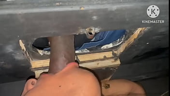 Esposa com negão na cabine do carícia