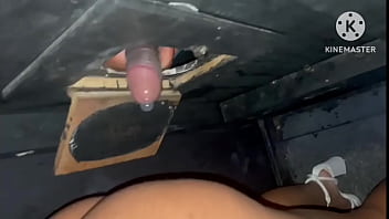 Esposa com negão na cabine do carícia