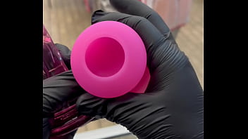 Te enseño los juguetes de cristal para que los uses con tu pareja