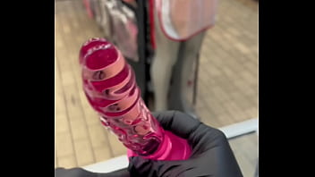 Te enseño los juguetes de cristal para que los uses con tu pareja