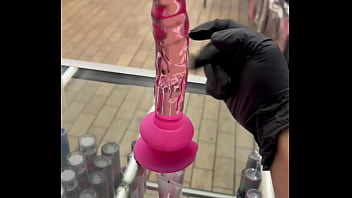 Te enseño los juguetes de cristal para que los uses con tu pareja