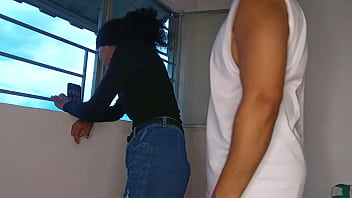 Mientras mi hermanastra graba sus videos bailando yo le voy follando ese rico culito apretadito