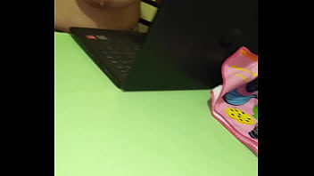 Mi madrastra puta descubre que desaprobe los cursos y quiere decirle a mi papa sino me la follo Mi madrastra puta descubre que desaprobe los cursos y quiere decirle a mi papa sino me la follo