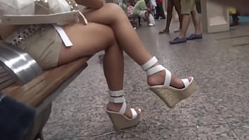 Hot Girl At Subway thumbnail