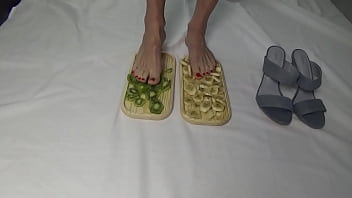 I trample fruits with my feet