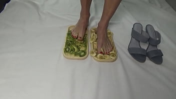 I trample fruits with my feet