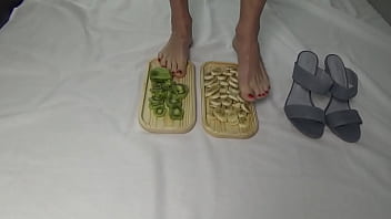 I trample fruits with my feet