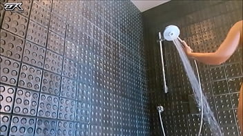 Denise klarskov bathing in hotel during avn