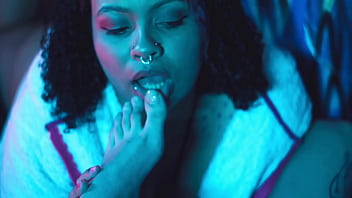 Suck my feet and eat my pussy