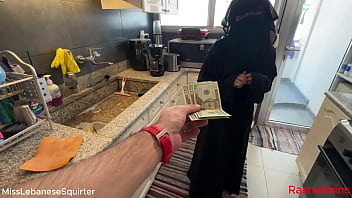 Misslebanesesquirter خادمة لبنانية شرموطة بتلعب بطيزها وكسها وتفوت جزر وباذنجان من أجل فلوس