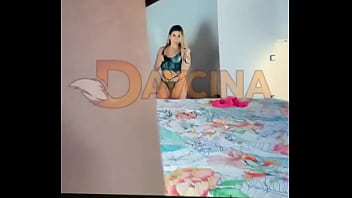 In questo video qualcuno si è divertito molto a spiarmi e tu mi vuoi spiare