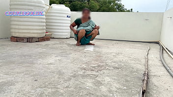 पीछे वाले घर कोई देख रहा होगा तो नहीं ना