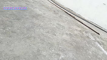 पीछे वाले घर कोई देख रहा होगा तो नहीं ना