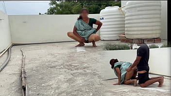 पीछे वाले घर कोई देख रहा होगा तो नहीं ना