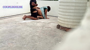 पीछे वाले घर कोई देख रहा होगा तो नहीं ना