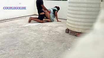 पीछे वाले घर कोई देख रहा होगा तो नहीं ना