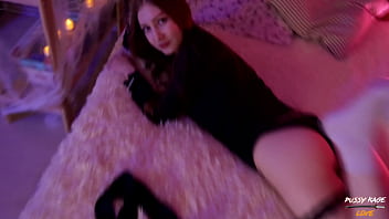 Перепутал Дверь в Общежитии и Попал к Сексуальной Студентке