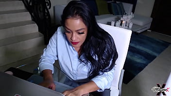 Maxine x gets stressed she takes a break & dildo fucks herself