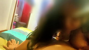 Joven gordibuena le gusta chuparla y pide que grabe como lo hacemos trailer