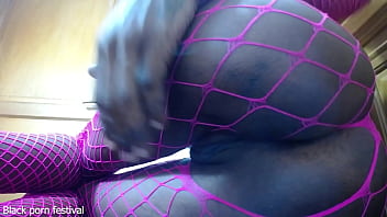 That slut knows her pissing pussy get me horny