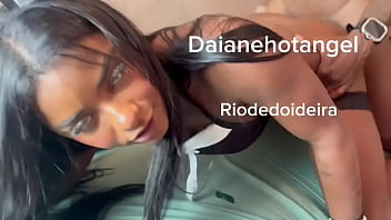 Delícia safado meteu a pica em mim na frente do meu corninho