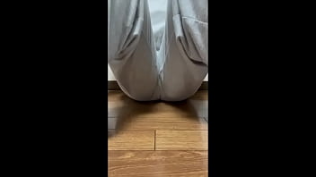 一般素人女子大生がお風呂あがりにおまんこを触ってオナニー姿が興奮する。