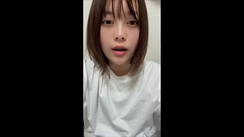 一般素人女子大生がお風呂あがりにおまんこを触ってオナニー姿が興奮する。