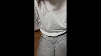 一般素人女子大生がお風呂あがりにおまんこを触ってオナニー姿が興奮する。