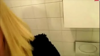 Troia beve e mangia cazzo