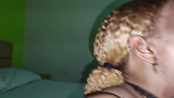 Elle le gusta hacer cada momento el mamar mi pene con todo el placer