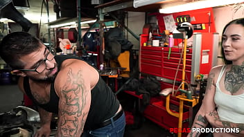 Pegas productions vanessa therock est fourrée par son beau père mecanicien