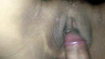 แหกหีเพื่อนสาวเอาควยให้เธออมและดูดจนน้ำแตกแล้วเย็ดแตดของเธอ