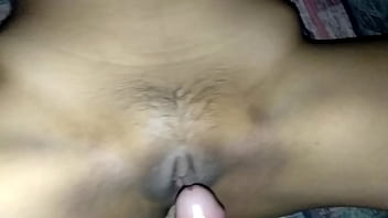 แหกหีเพื่อนสาวเอาควยให้เธออมและดูดจนน้ำแตกแล้วเย็ดแตดของเธอ