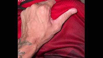 Dois Heteros Fazendo Broderagem Enquanto Pela Primeira Vez thumbnail