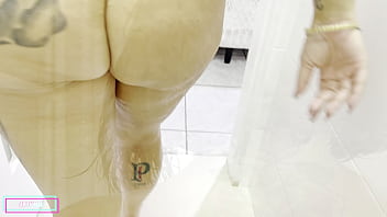 Casada espera marido sair de casa para fuder loucamente