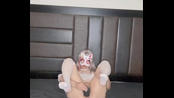 Reventandone el coñito con verga negra