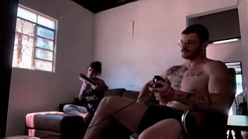 Bastidores da gravação chupando o carmona jogando video game