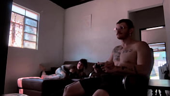 Bastidores da gravação chupando o carmona jogando video game