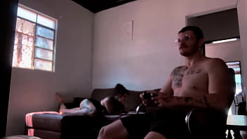 Bastidores da gravação chupando o carmona jogando video game