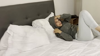 Amiga me dejas dormir contigo tengo frío y quiero calentarme