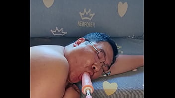 穿着丝袜发骚炮机自插 thumbnail