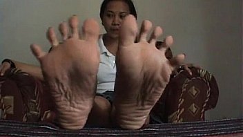 627799 wide toe spreading amp long toe nails