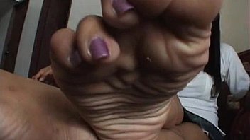 627799 wide toe spreading amp long toe nails