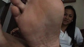 627799 wide toe spreading amp long toe nails