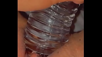 Brooke takes great waterbottle in her pussy