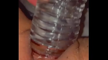 Brooke takes great waterbottle in her pussy