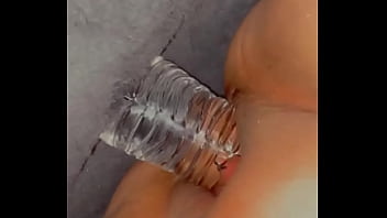 Brooke takes great waterbottle in her pussy