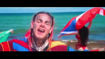 Baise au bord dans la piscine